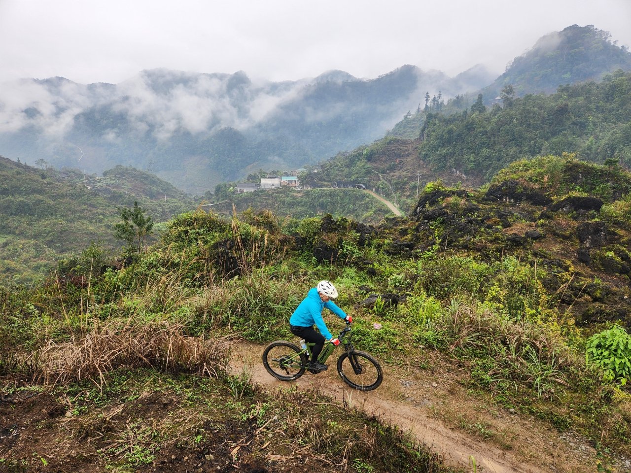 10-Day Cao Bang, Ban Gioc & Ha Giang Cycling Tour